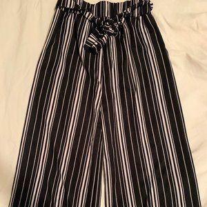 Wide-leg Capri Pants